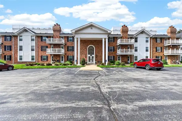 312 Clayton Crossing Drive #204, Ellisville, MO 63011