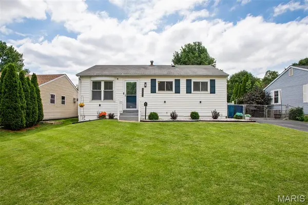 12093 Sunnycrest Place, Maryland Heights, MO 63043