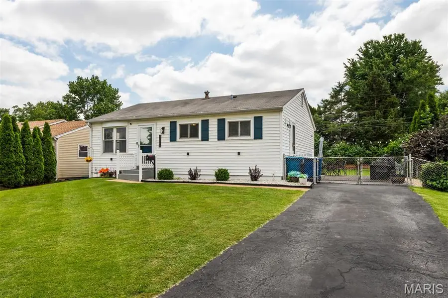 12093 Sunnycrest Place, Maryland Heights, MO 63043 - #3