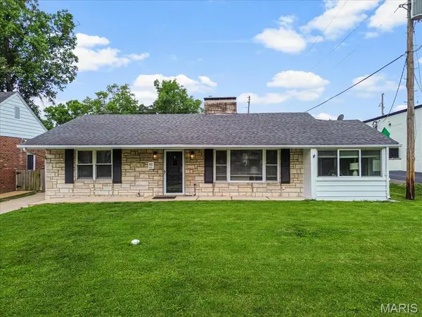 913 Blossom Lane, Rock Hill, MO 63119