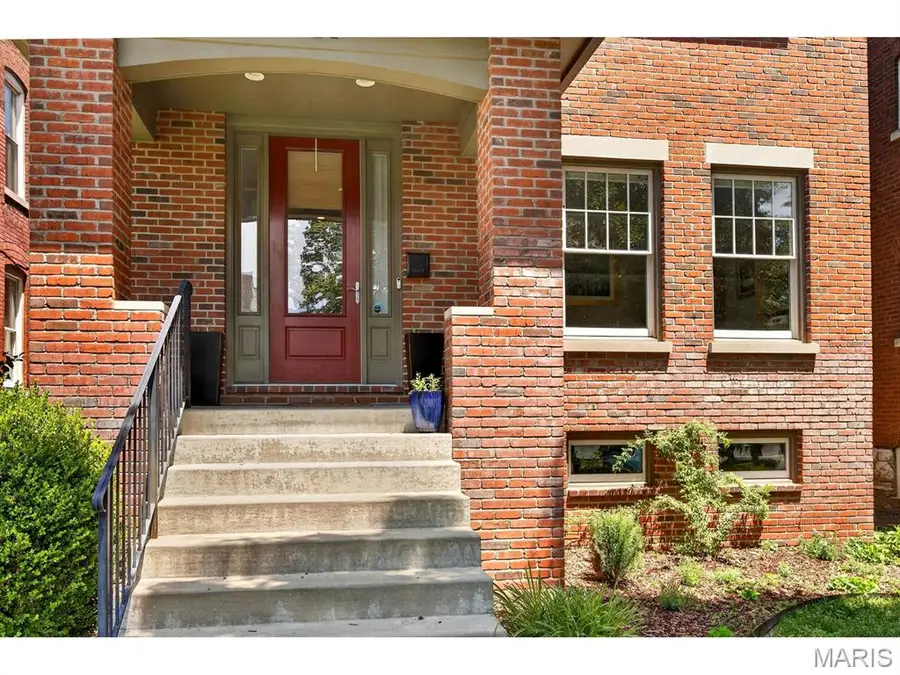 4321 Maryland Avenue, Saint Louis, MO 63108 - #3