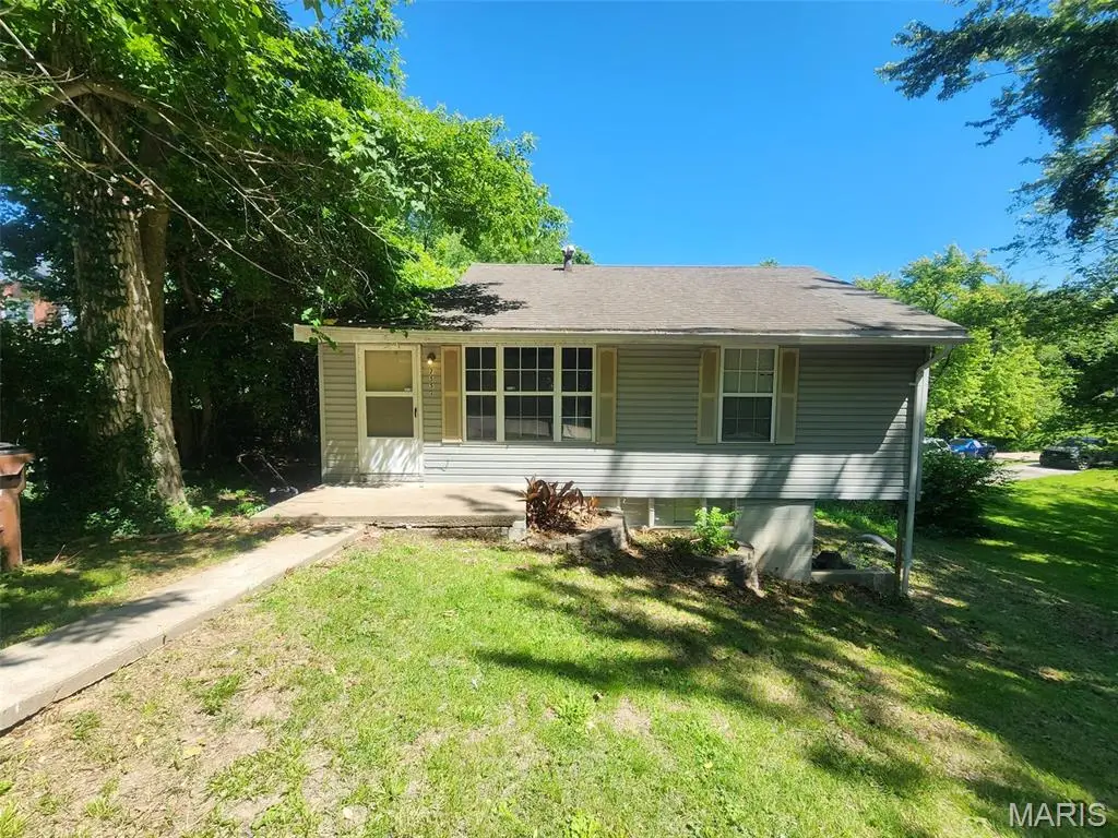 7551 Castro Drive, Saint Louis, MO 63135 - #1
