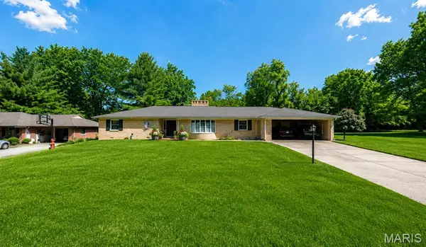 204 Country Club Lane, Belleville, IL 62223