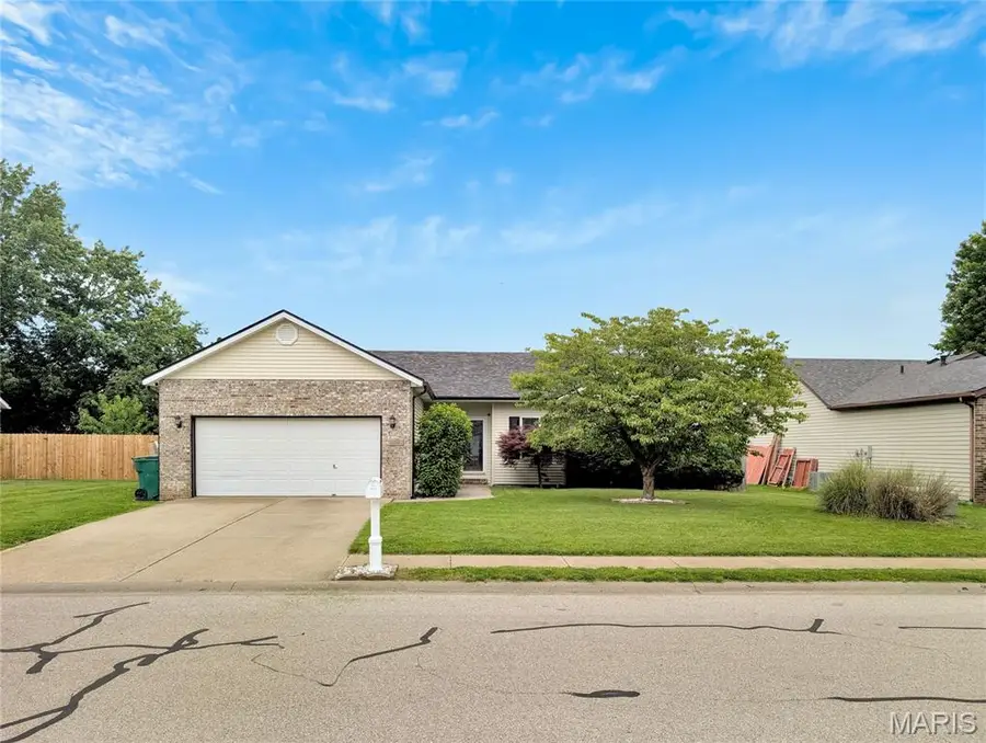 806 Emerald Green Drive, Ofallon, IL 62269 - #2