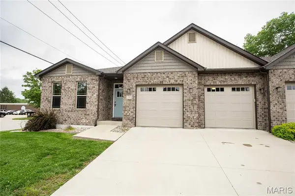 132 E Locust Street, Columbia, IL 62236