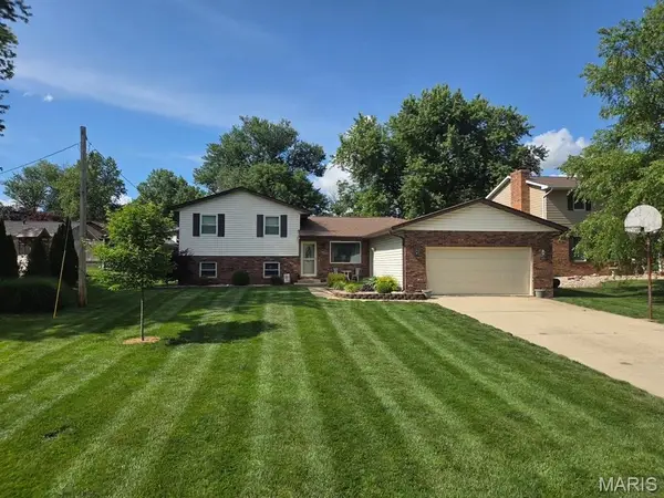 160 Sunray Drive, Highland, IL 62249