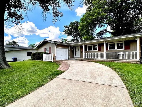 8 Lila Lane, Florissant, MO 63033