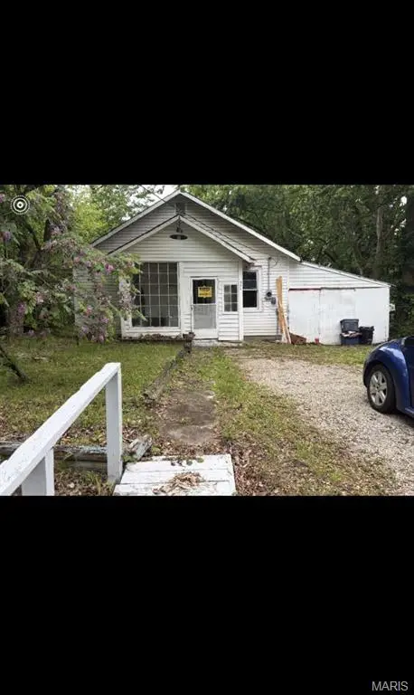 904 W Division Street, Bolivar, MO 65613