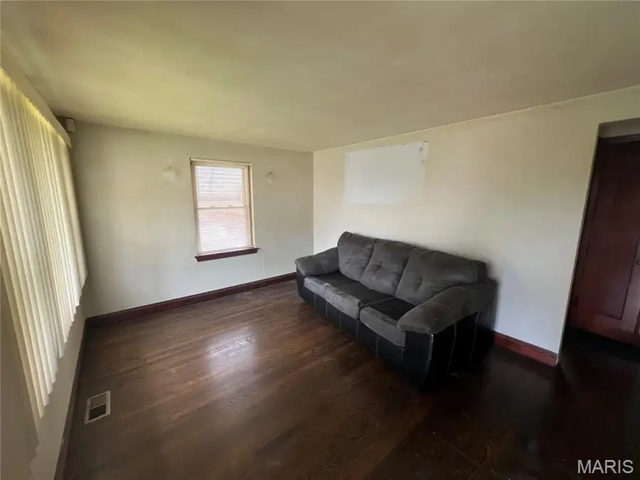 4719 Seattle Street, Saint Louis, MO 63121 - #2