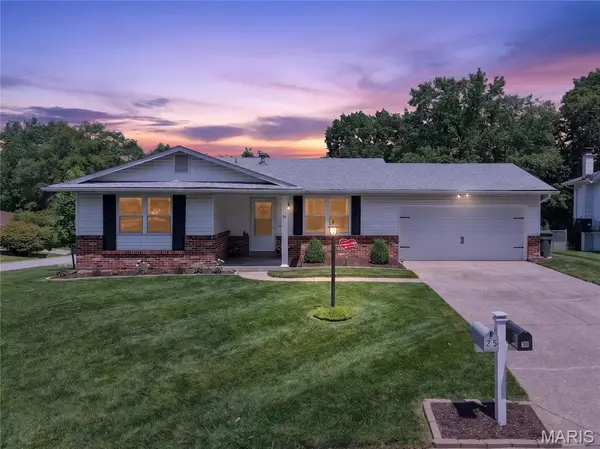 30 N Hillview Drive, St Peters, MO 63376