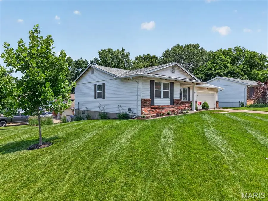 30 N Hillview Drive, Saint Peters, MO 63376 - #2