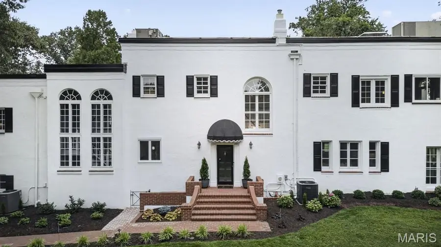 4 Litzsinger Lane, Ladue, MO 63124 - #3