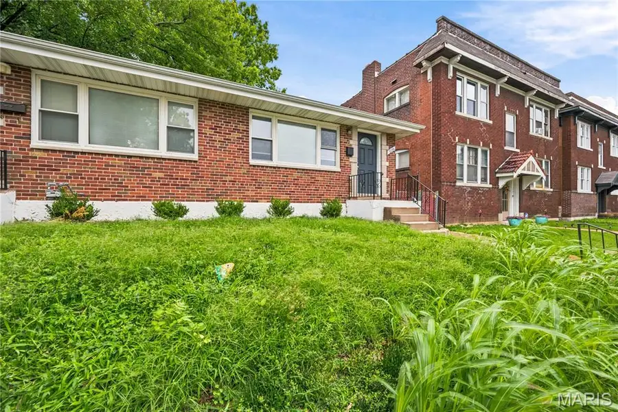 3236 S Compton Avenue, Saint Louis, MO 63118 - #3