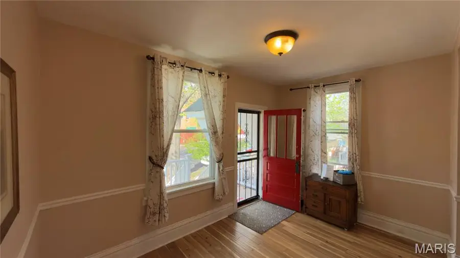 5512 Columbia Avenue, Saint Louis, MO 63139 - #3