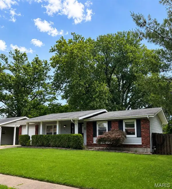 2470 Palm Drive, Florissant, MO 63031