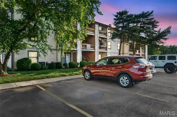 1423 Summergate Parkway #H, St Charles, MO 63303