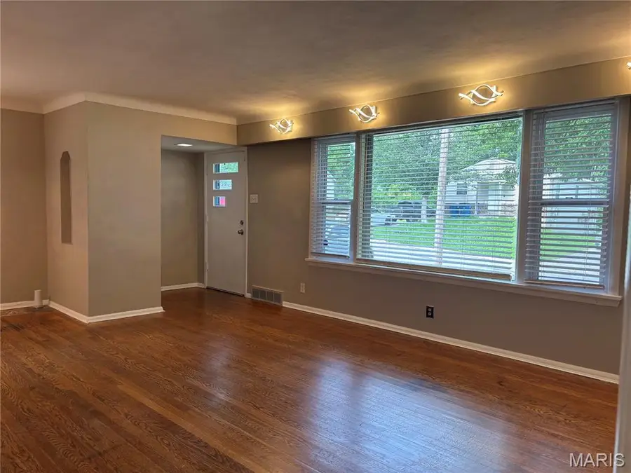 3649 E Edgar Avenue, Bel Ridge, MO 63121 - #3