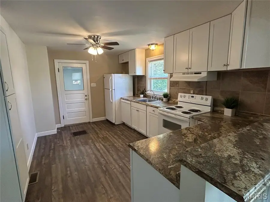 705 Clay Street, Washington, MO 63090 - #3
