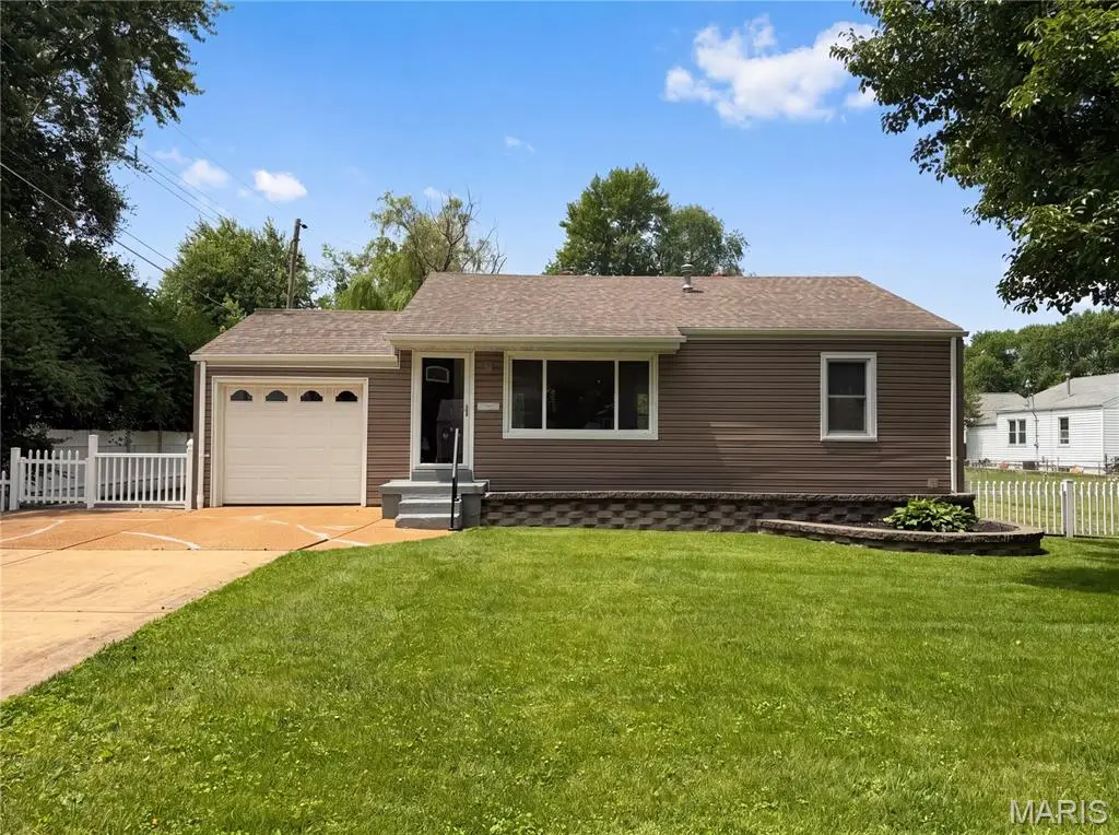 1 Winstead Place, Florissant, MO 63031 - #1