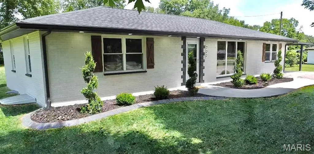 722 E Us Highway 40, Troy, IL 62294 - #1