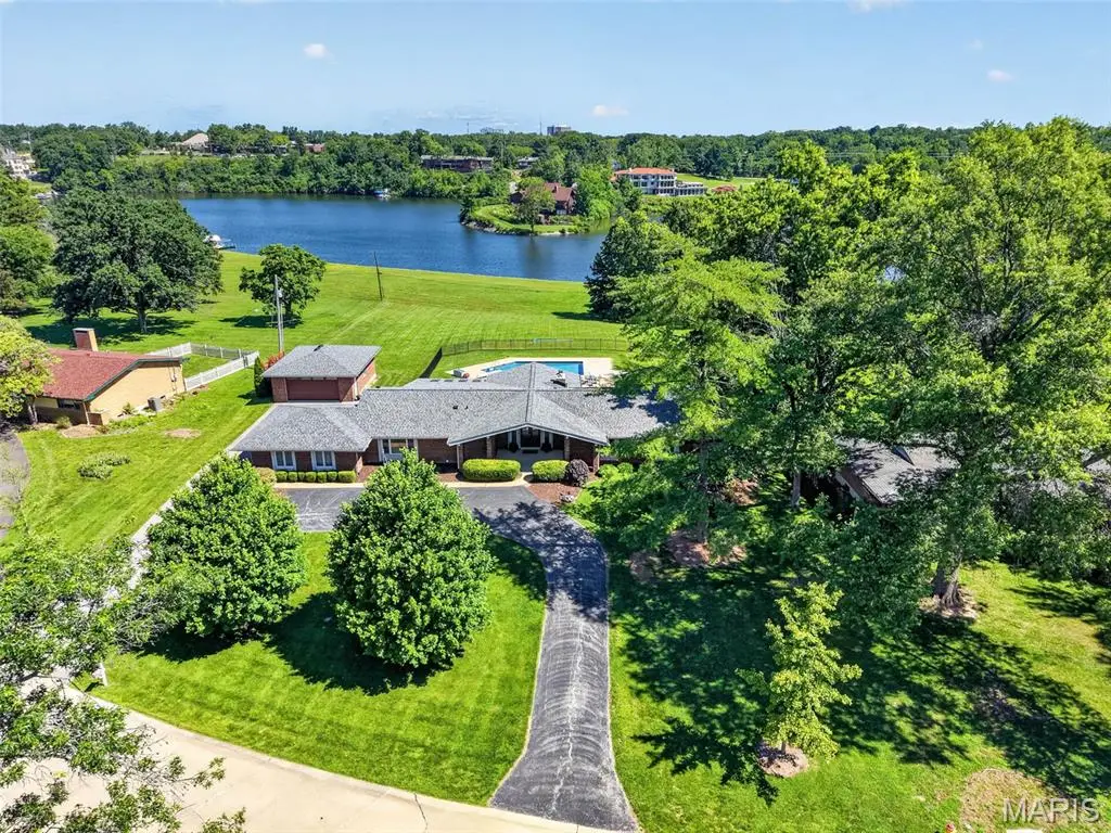 11601 Lakeshore Drive, Creve Coeur, MO 63141 - #1