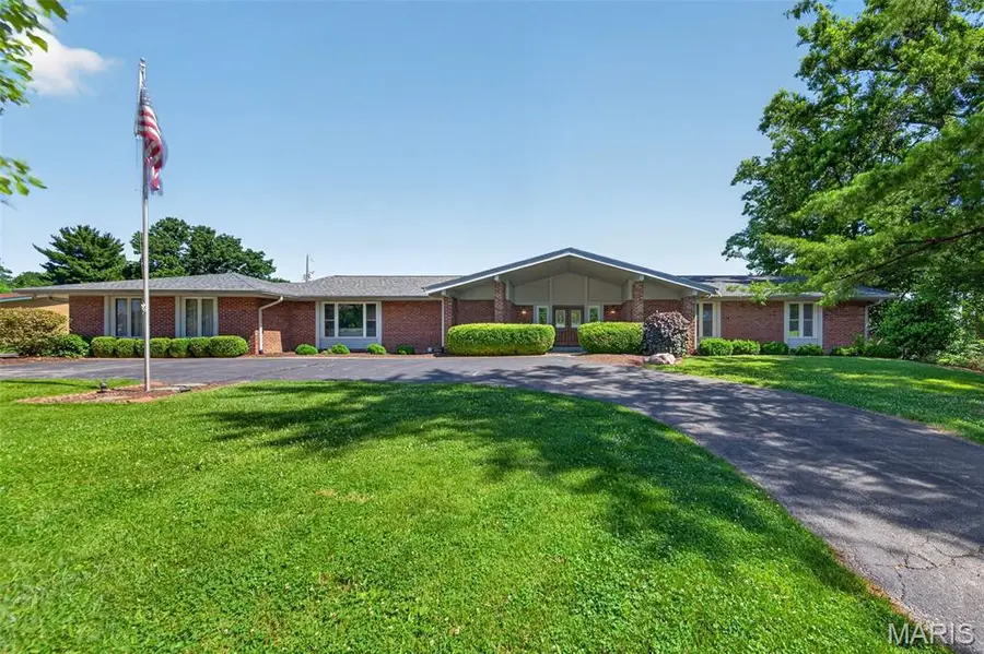 11601 Lakeshore Drive, Creve Coeur, MO 63141 - #2