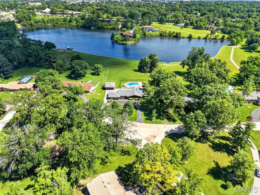 11601 Lakeshore Drive, Creve Coeur, MO 63141 - #3