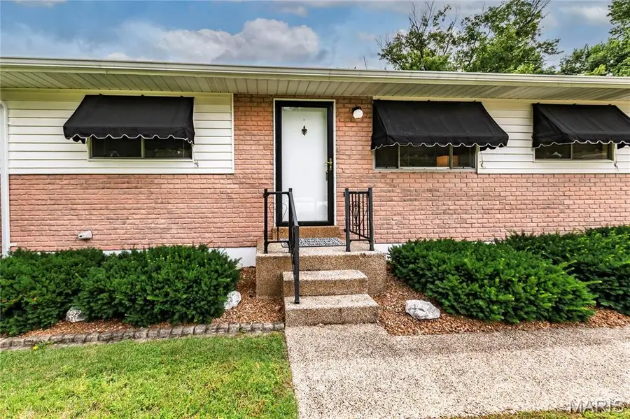 4276 Snelson Drive, Saint Louis, MO 63129 - #2