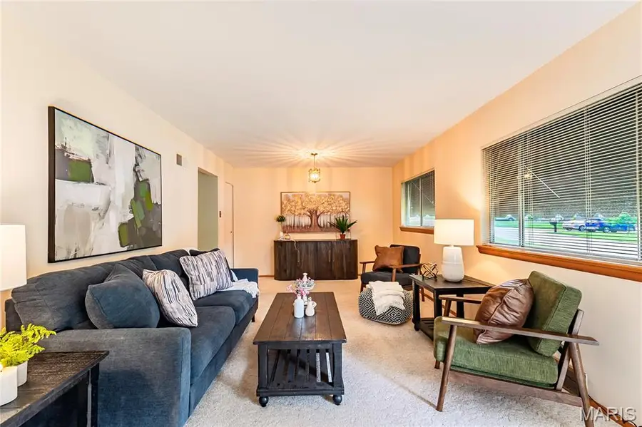 4276 Snelson Drive, Saint Louis, MO 63129 - #3