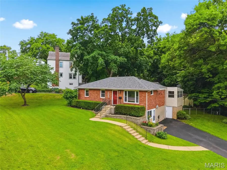 1066 Key West Avenue, Webster Groves, MO 63119 - #2