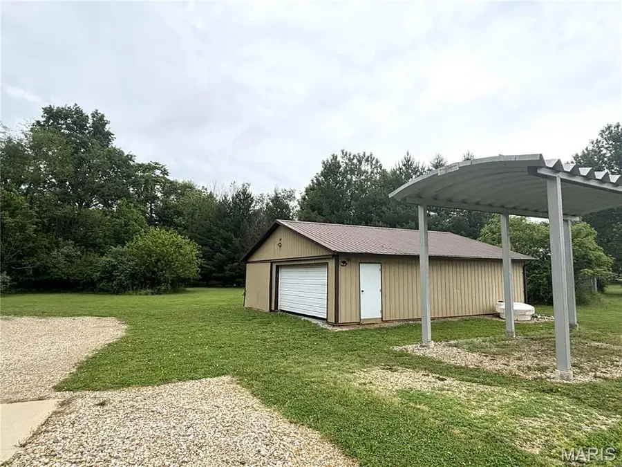 1366 Stowe Avenue, Greenville, IL 62246 - #2