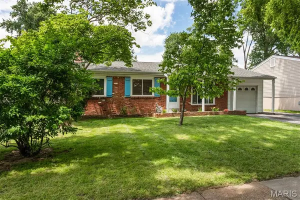 2859 Foxwood Drive, Maryland Heights, MO 63043