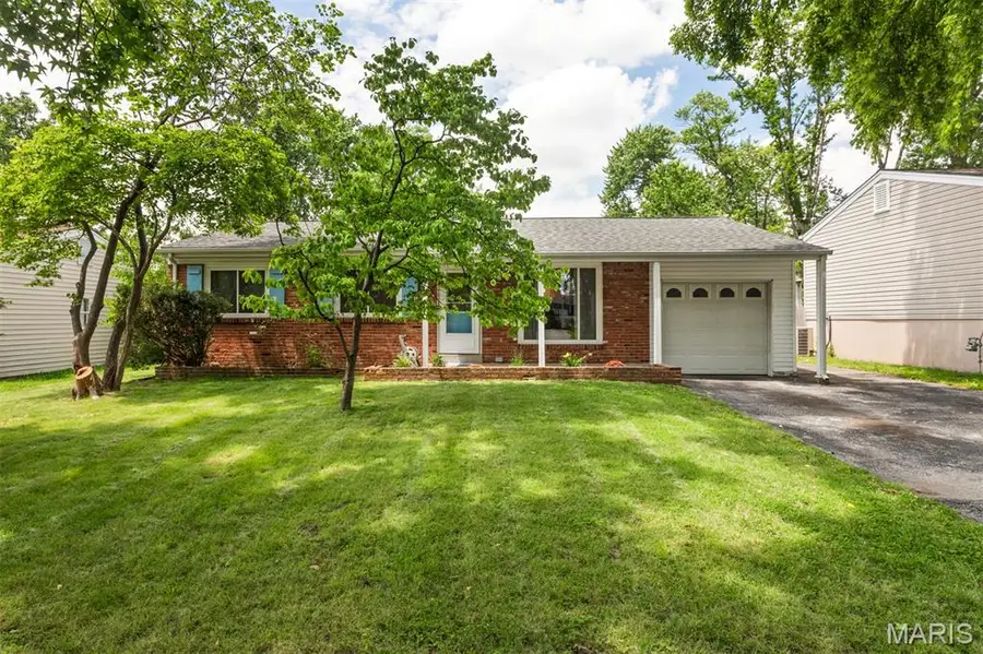 2859 Foxwood Drive, Maryland Heights, MO 63043 - #2