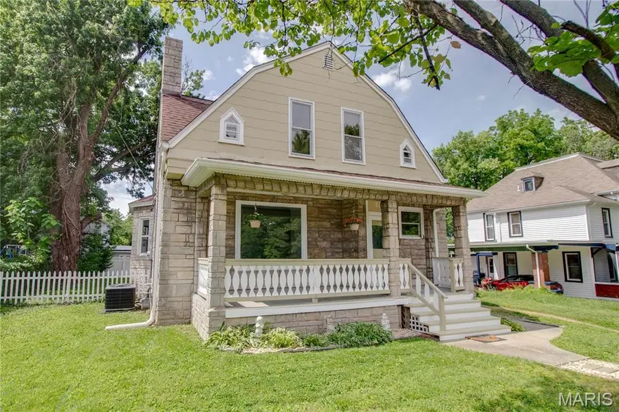 205 E 12th Street, Alton, IL 62002 - #2
