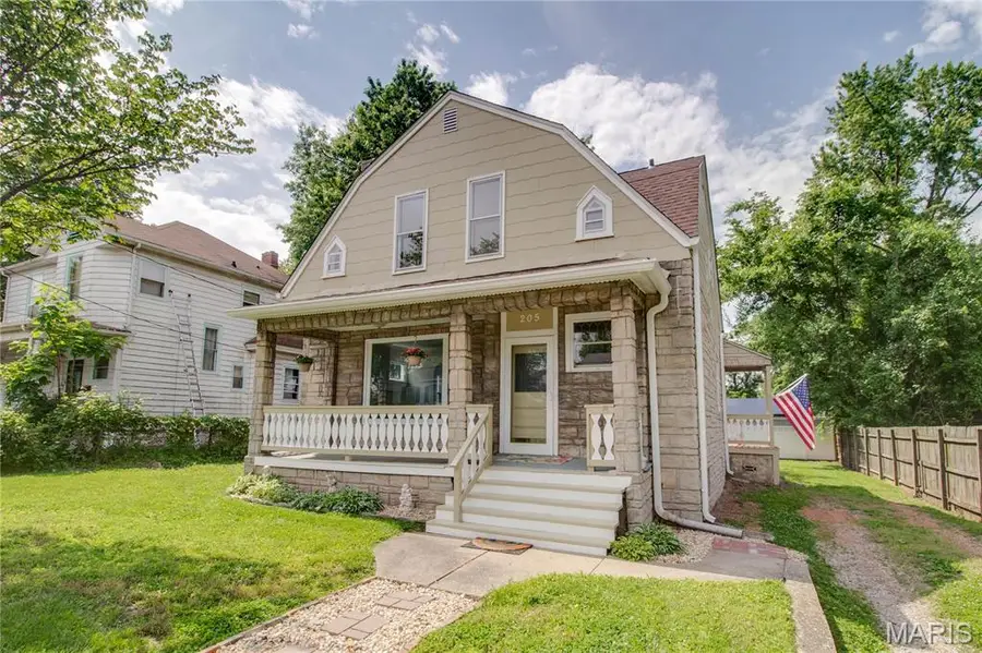 205 E 12th Street, Alton, IL 62002 - #3