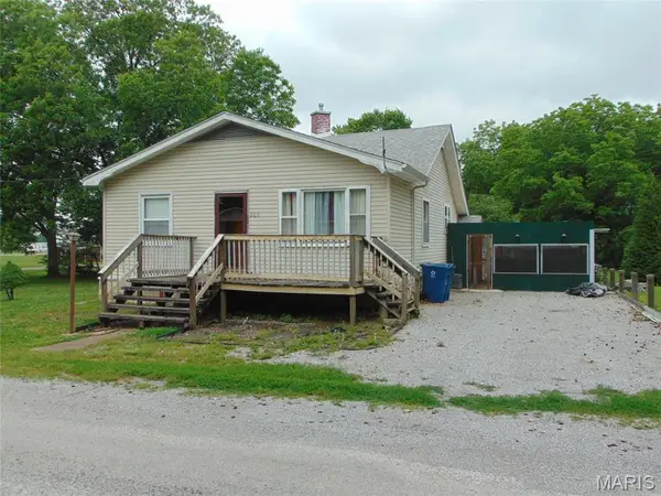 200 Cherry Avenue, Vergennes, IL 62994