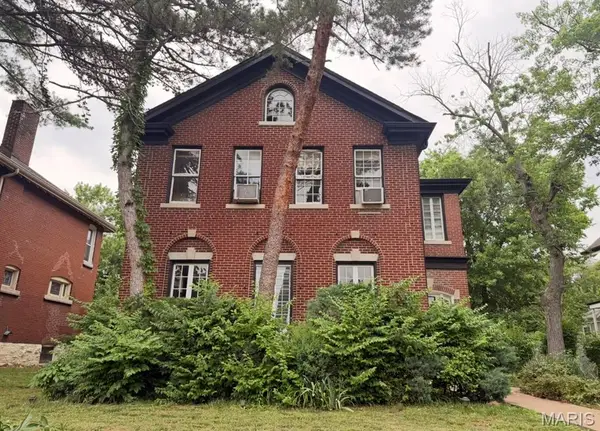 6133 Waterman Boulevard, St Louis, MO 63112