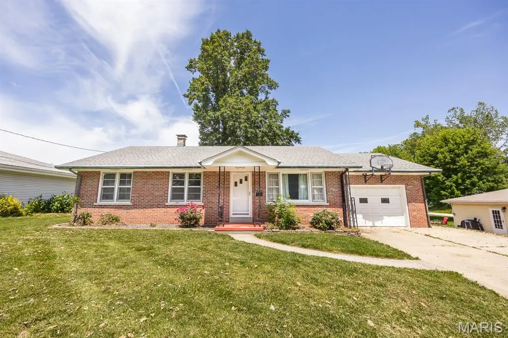 1213 E C Street, Belleville, IL 62221 - #1