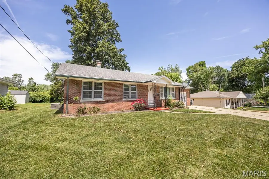 1213 E C Street, Belleville, IL 62221 - #2