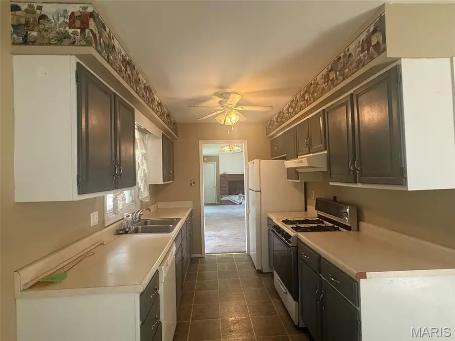 1327 Morning Glory Drive, Vandalia, IL 62471 - #3
