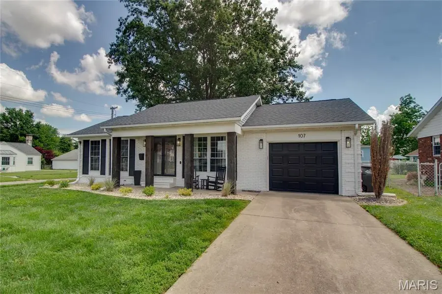 107 Pleasant Street, Jerseyville, IL 62052 - #3