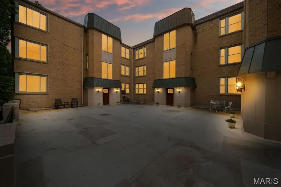 7542 York Drive #3E, Saint Louis, MO 63105 - #2