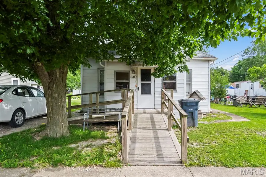 615 E Buchanan Street, Litchfield, IL 62056 - #2