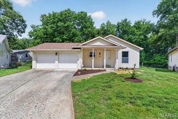 2463 Village Glen Court, Maryland Heights, MO 63043