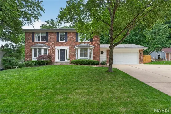 14852 Greenleaf Valley Drive, Chesterfield, MO 63017