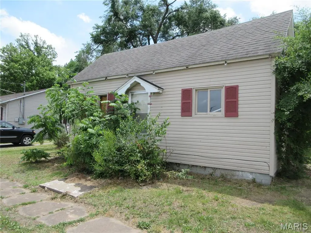 108 E Elm, West Frankfort, IL 62896 - #1