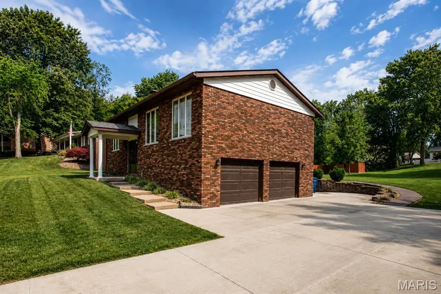 402 Camelot Drive, Collinsville, IL 62234 - #2