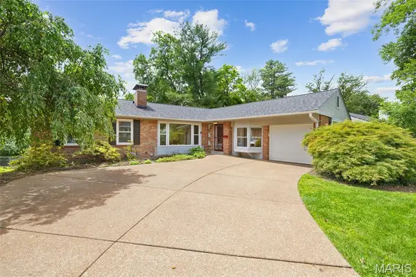 216 Turf Court, Webster Groves, MO 63119