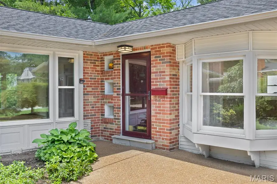 216 Turf Court, Webster Groves, MO 63119 - #2