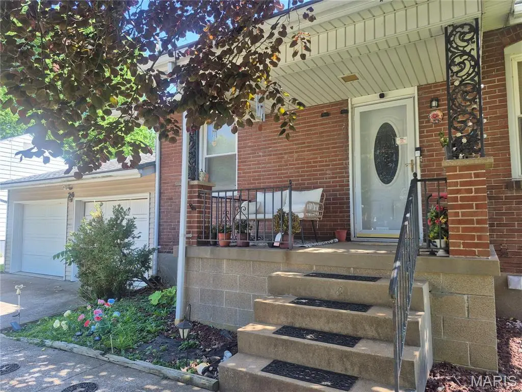 24 S 38th Street, Belleville, IL 62226 - #1